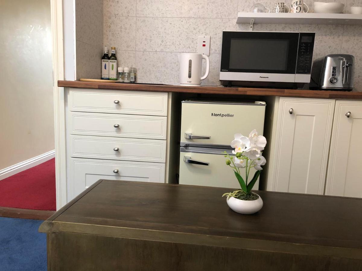 Railway Avenue Rooms Клифден Экстерьер фото