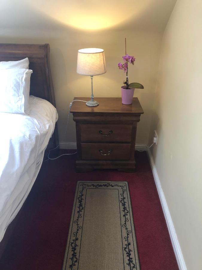 Railway Avenue Rooms Клифден Экстерьер фото
