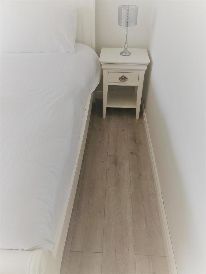 Railway Avenue Rooms Клифден Экстерьер фото